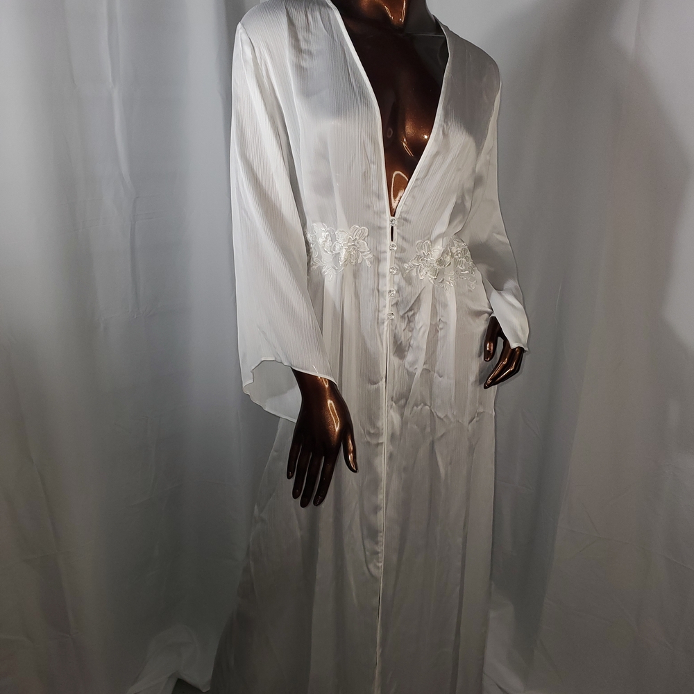 Oscar de la Renta White Satin Robe with Lace Detail